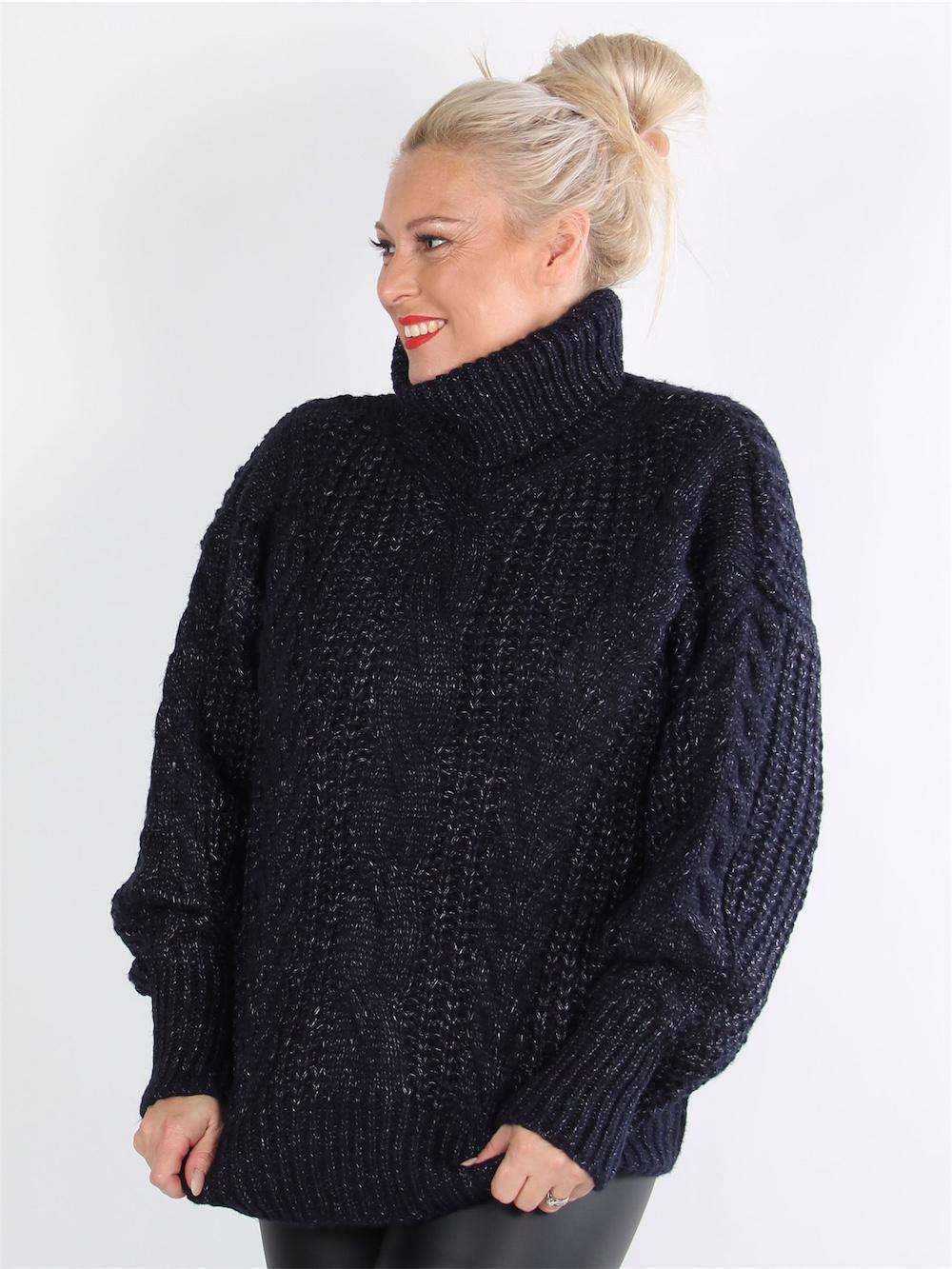 Naddia - Armygrøn striktrøje med turtleneck og kabelstrik